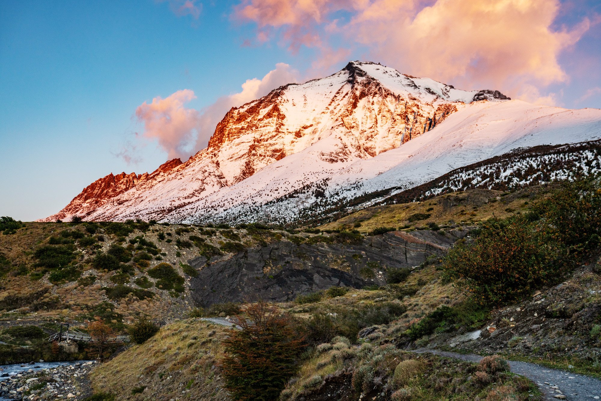 Cerro Almirante Nieto: a montanha que “protege” o Hotel Las Torres 