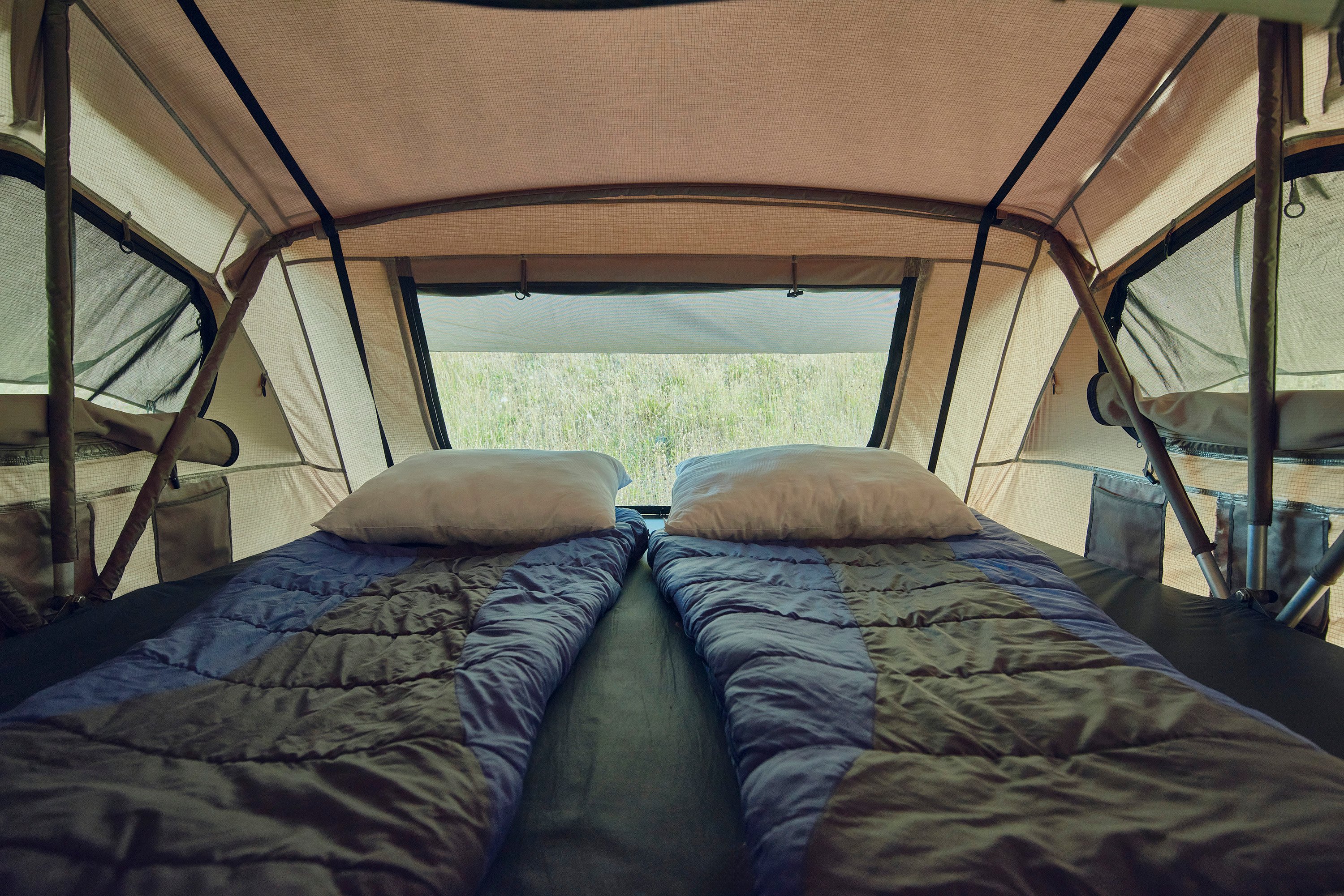 "Plataformas de carpas elevadas en Las Torres Patagonia, ideales para los excursionistas de los Circuitos W u O.