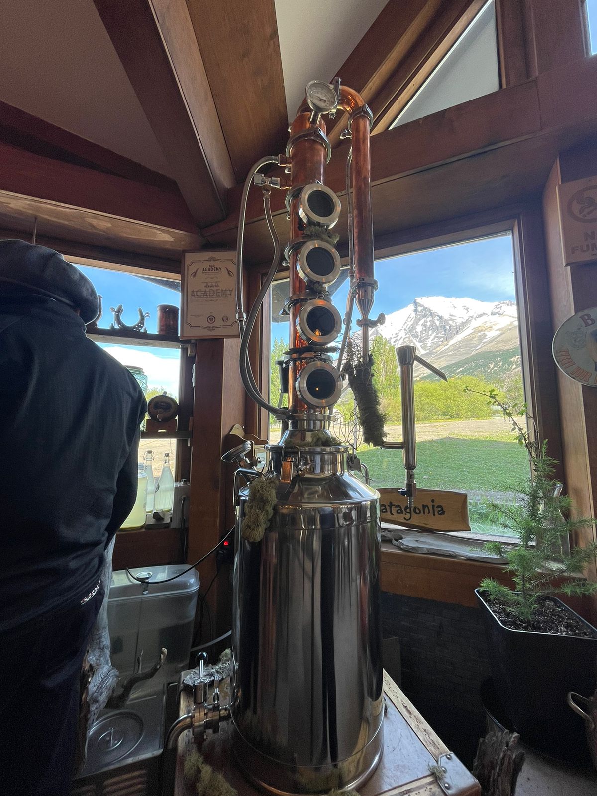 Destilación merma de cerveza artesanal en Torres del Paine