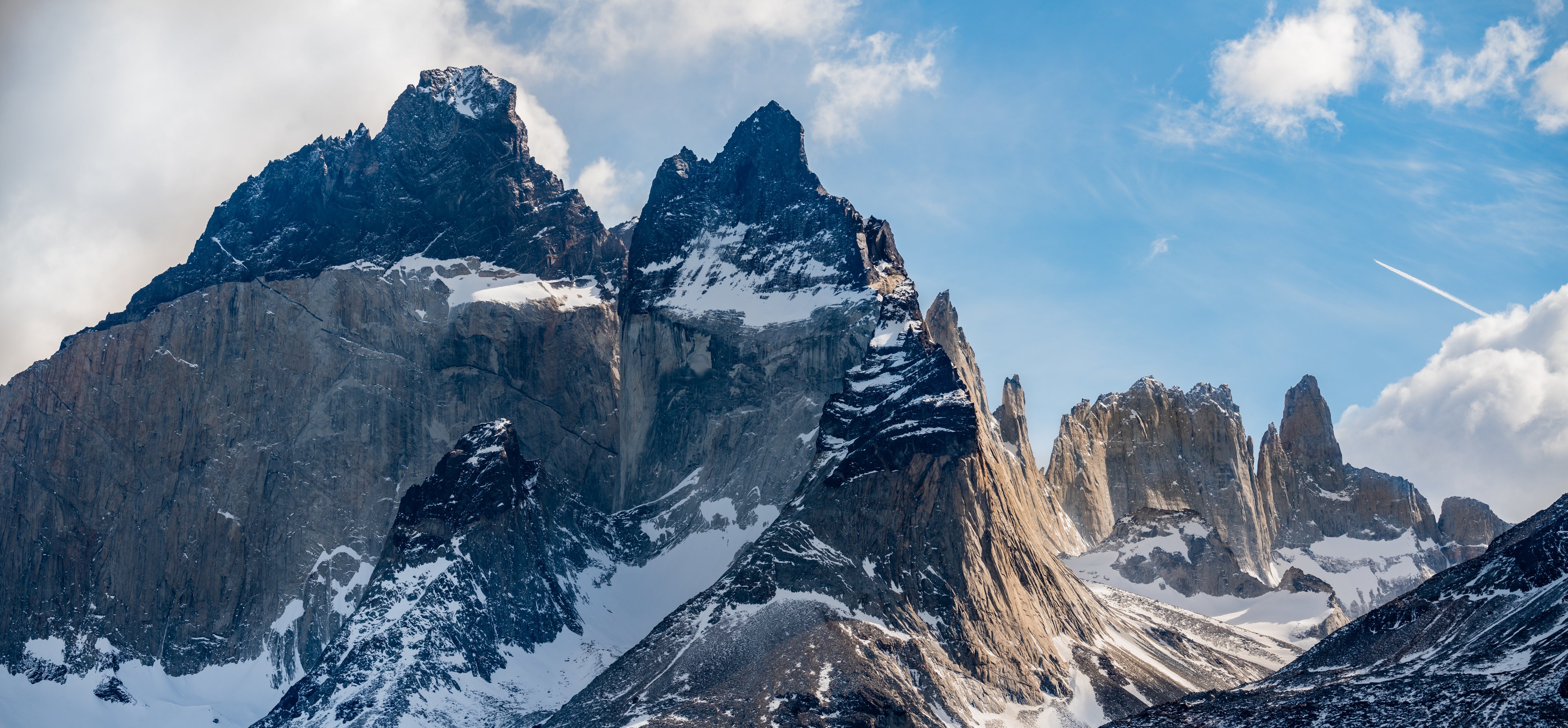 Cuernos Lookout in Torres del Paine National Park, panoramic view of Los Cuernos peaks with sweeping Patagonian landscapes.