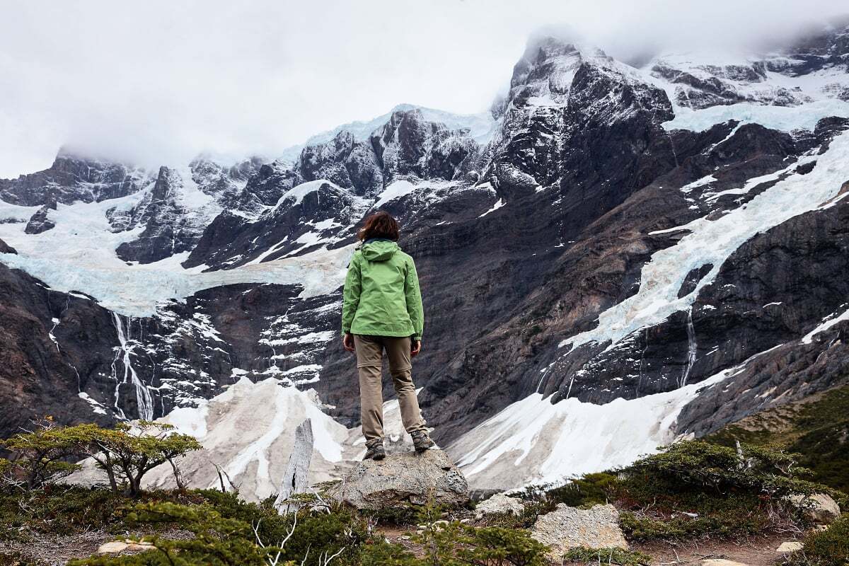 Trekking por el Circuito W Express en Torres del Paine con vistas al Mirador Base Torres, Los Cuernos, Valle del Francés, Paine Grande y Glaciar Grey—aventura ideal para explorar la Patagonia en poco tiempo.