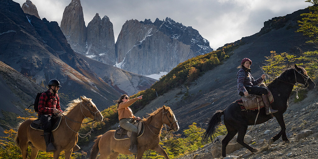 Cabalgatas guiadas en Torres del Paine desde Hotel Las Torres, recorridos a caballo por paisajes patagónicos—aventura auténtica en la naturaleza de la Patagonia chilena.