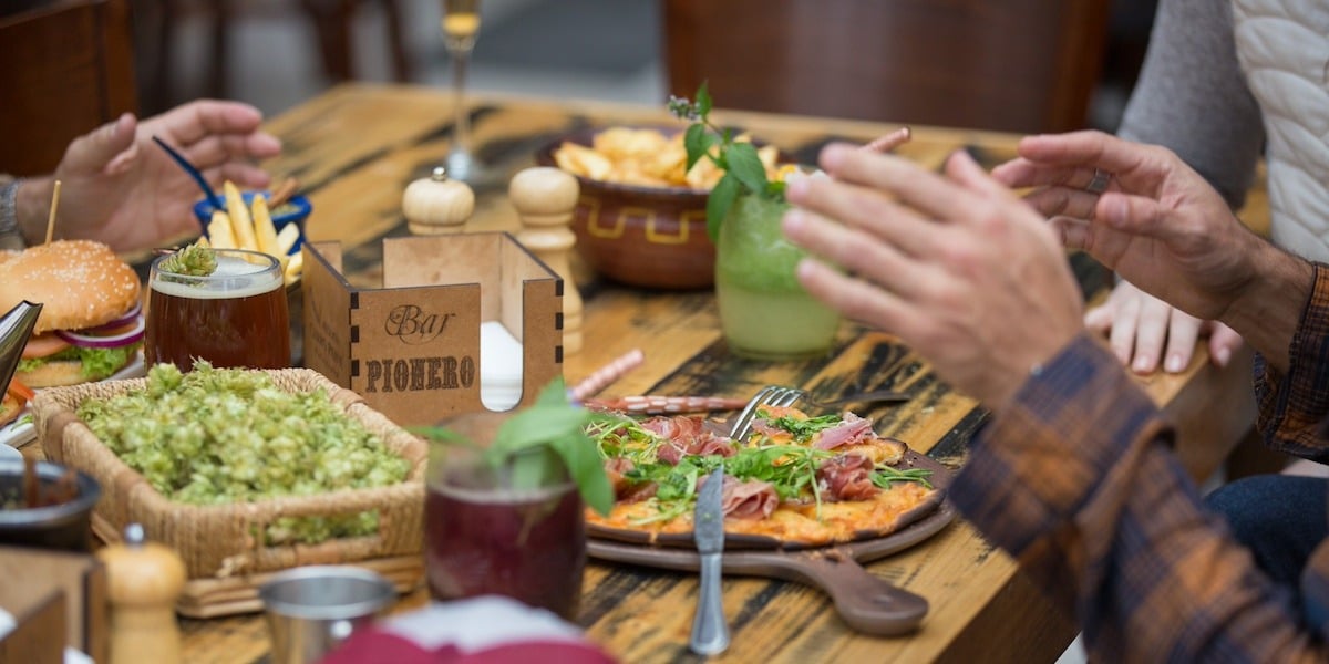 Encántate con los sabores chilenos de la cocina de Bar Pionero